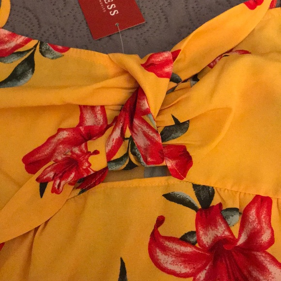 ❤️💛 GUESS TOP. New!! - Picture 3 of 8